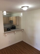 1460 N Mansfield Ave, Unit 112 in Los Angeles, CA - Building Photo - Building Photo