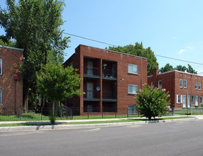 4936 Nash St NE in Washington, DC - Foto de edificio - Building Photo