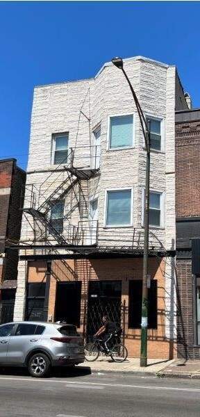 2750 W Cermak Rd, Unit 3 in Chicago, IL - Building Photo