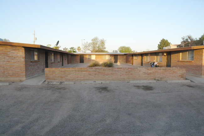 3702-3712 N 4th Ave in Tucson, AZ - Building Photo - Building Photo