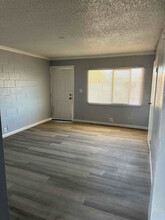 2949 Sandy Ln in Las Vegas, NV - Building Photo - Building Photo