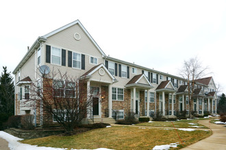 Insignia Court in Palatine, IL - Building Photo - Building Photo