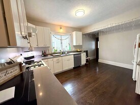 18 Lowden Ave, Unit 2 in Somerville, MA - Building Photo