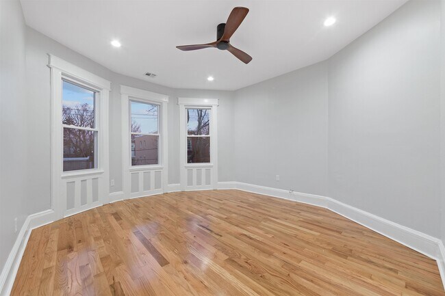133 Sherman Pl in Jersey City, NJ - Building Photo - Building Photo