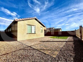 7786 S New Strike Way in Tucson, AZ - Building Photo - Building Photo