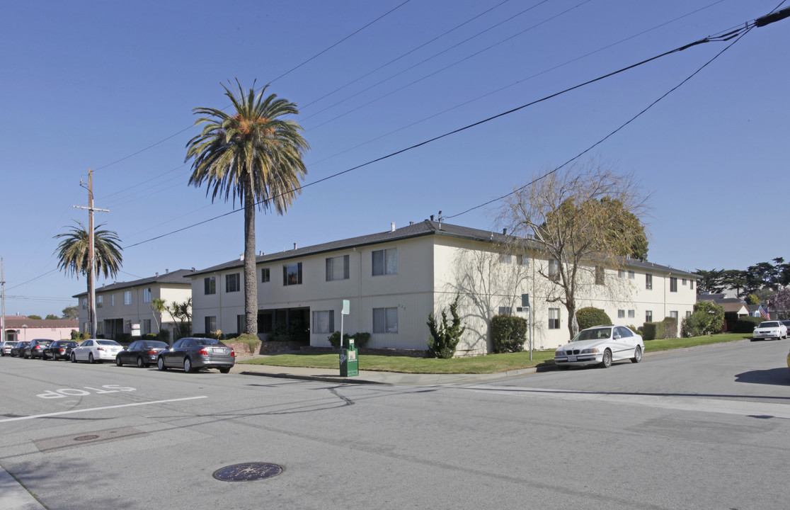 501-555 Ocean Ave in Monterey, CA - Foto de edificio