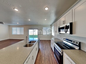 292 N Gibbons Ln in Saratoga Springs, UT - Building Photo - Building Photo