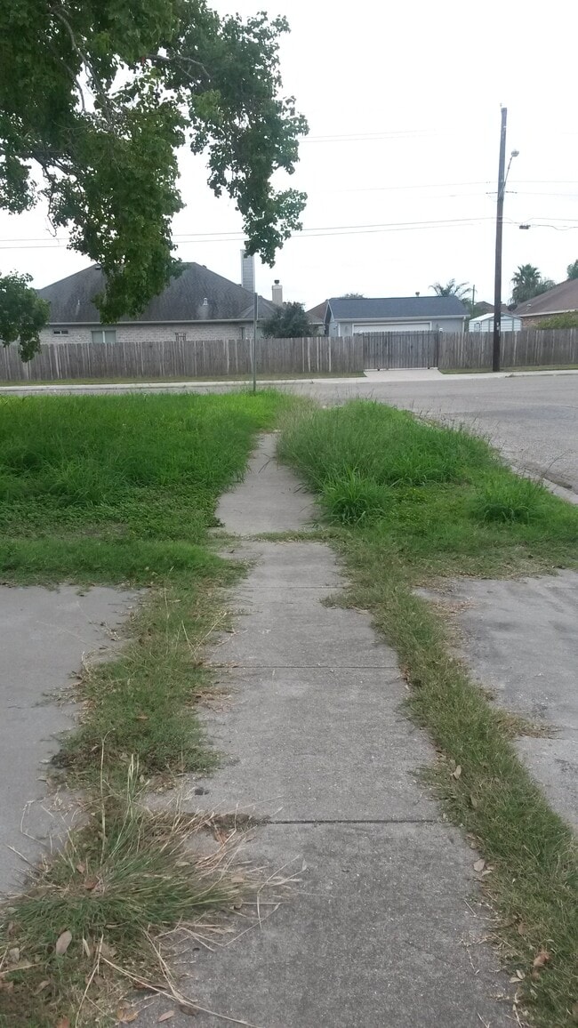 430 East Highland Boulevard in San Antonio, TX - Foto de edificio - Building Photo