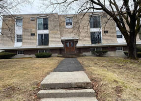 1172 Middle Turnpike W in Manchester, CT - Building Photo