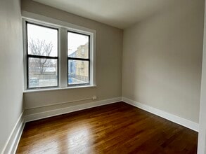 1544 N Kedzie Ave, Unit 1G in Chicago, IL - Foto de edificio - Building Photo