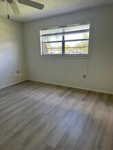 160 Turtle Lake Ct in Naples, FL - Building Photo - Building Photo