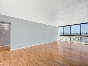 3930 University Center Dr in Las Vegas, NV - Building Photo - Building Photo