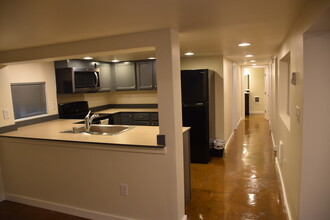 8360 Wabash Ave S, Unit B in Seattle, WA - Foto de edificio - Building Photo