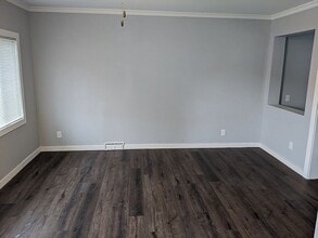 2400 Vine St in West Des Moines, IA - Building Photo - Building Photo