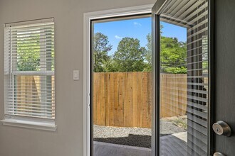 13511 Axel Ln in Houston, TX - Foto de edificio - Building Photo