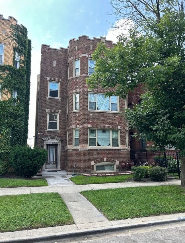7730 S Cornell Ave in Chicago, IL - Foto de edificio - Building Photo