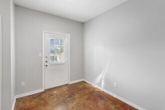 6410 Summit Oak in San Antonio, TX - Building Photo - Building Photo
