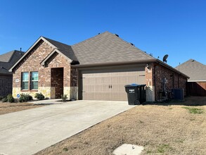 221 Fieldtrail Ln in Caddo Mills, TX - Foto de edificio - Building Photo