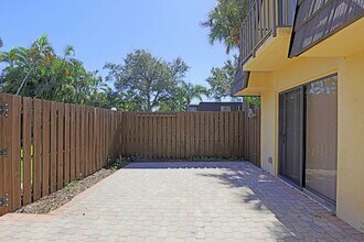 12341 Woodrose Ct in Ft. Myers, FL - Foto de edificio - Building Photo