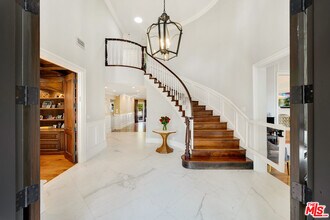 13037 San Vicente Blvd in Los Angeles, CA - Building Photo - Building Photo