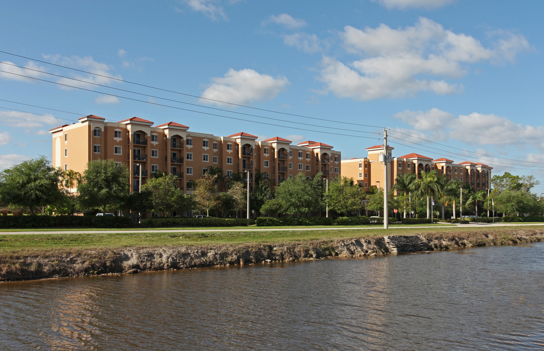 Golf View Gardens in Sunrise, FL - Foto de edificio