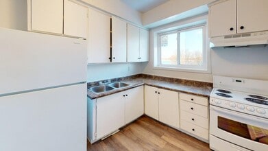 Riverview Apartments in Windsor, ON - Building Photo - Building Photo