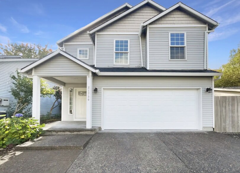 21730 NE Palisade Pl in Fairview, OR - Building Photo