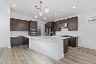 9958 Valley St in Las Vegas, NV - Building Photo - Building Photo