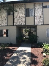 626 E Chevy Chase Dr, Unit 01 in Glendale, CA - Building Photo - Building Photo