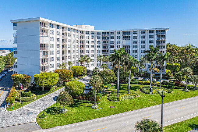 Harbour House of Palm Beach in Palm Beach, FL - Building Photo - Building Photo