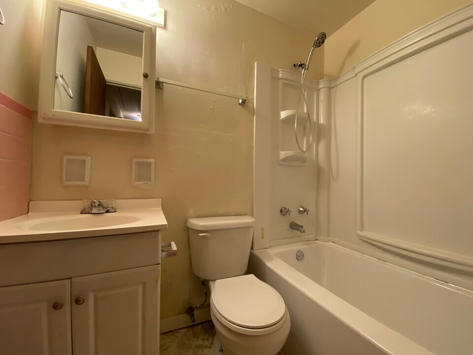 2318 Frank Scott Pky W in Belleville, IL - Building Photo
