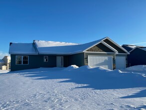 906 Taft St S in Cambridge, MN - Building Photo - Building Photo