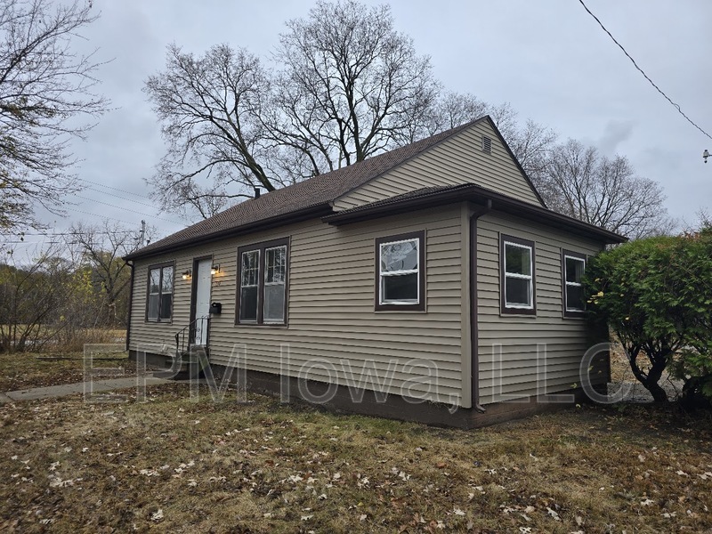 130 St Albans St in Waterloo, IA - Building Photo