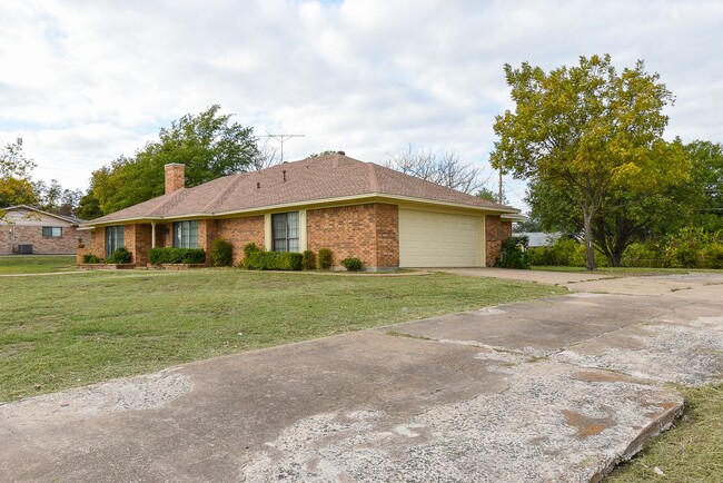 3106 Bonham St in Greenville, TX - Building Photo - Building Photo