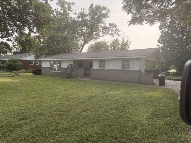 property at 724 Hampton Dr