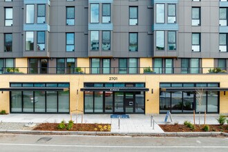 Nimbus in Everett, WA - Foto de edificio - Building Photo