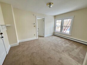 12 Alden Pl in Millbrook, NY - Building Photo - Building Photo