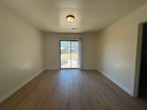 125 N Elm Ave in Ripon, CA - Building Photo - Building Photo