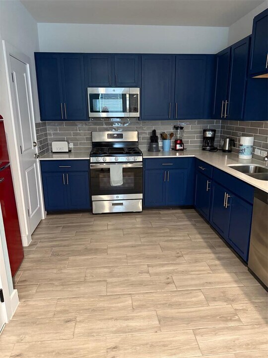 7904 Hillock Terrace in Austin, TX - Building Photo