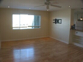 400 N Acacia Ave, Unit B34 in Fullerton, CA - Building Photo