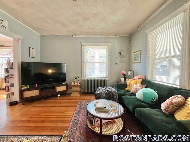 208 Kelton St, Unit 1