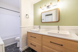 10049 Westpark Dr in Houston, TX - Building Photo