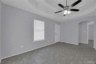 813 W Bronze Dr-Unit -2 in Pharr, TX - Foto de edificio - Building Photo