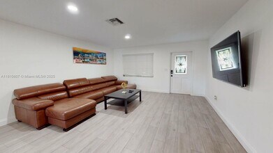 7650 NW 33rd St in Hollywood, FL - Building Photo - Building Photo