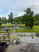 9 Cambridge Dr in Milford, NJ - Building Photo - Building Photo