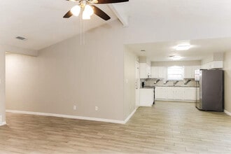 6227 Hott Springs Dr in Arlington, TX - Foto de edificio - Building Photo