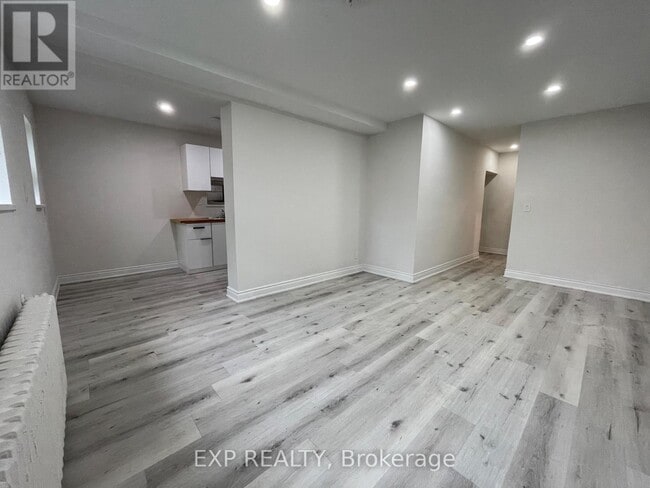 property at 259 Lakeshore Rd E