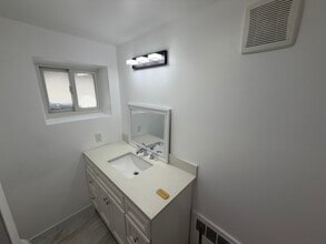 9505 165th Ave in Howard Beach, NY - Building Photo - Building Photo