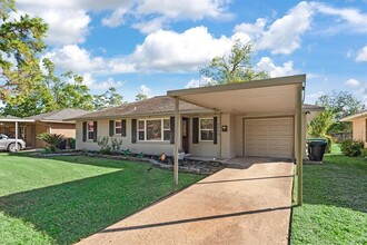 2023 Woodcrest Dr in Houston, TX - Building Photo - Building Photo