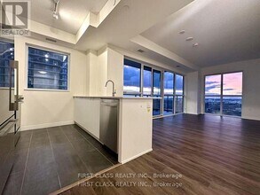 15 Watergarden Dr in Mississauga, ON - Building Photo - Building Photo